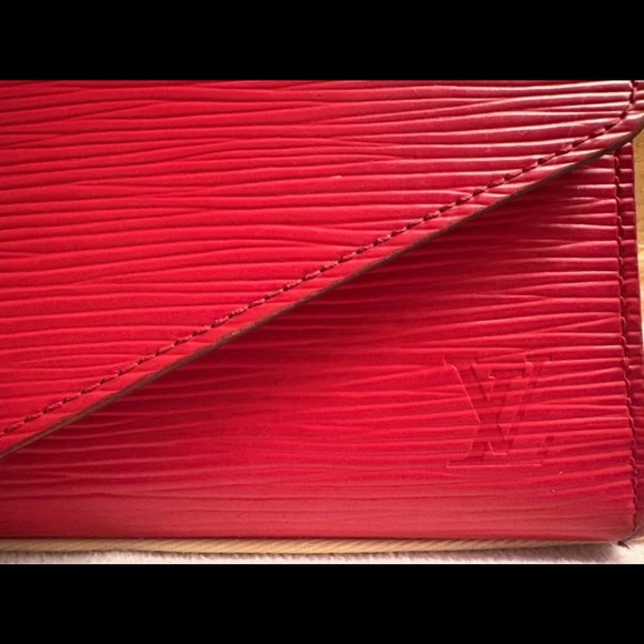 Louis Vuitton Epic Red - Picture 6 of 7